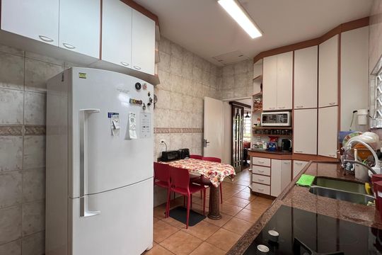 Cozinha de casa à venda com 5 quartos, 230m² em Alto de Pinheiros, São Paulo