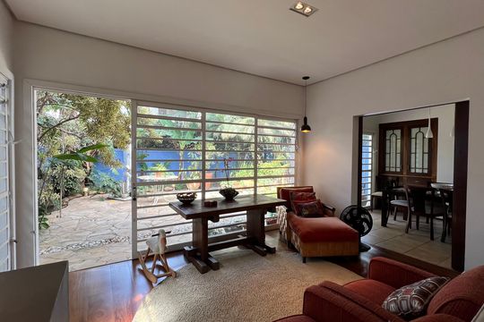 Sala de casa à venda com 5 quartos, 230m² em Alto de Pinheiros, São Paulo