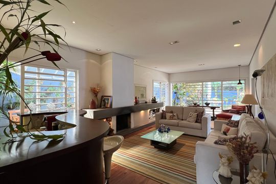 Casa à venda com 5 quartos, 230m² em Alto de Pinheiros, São Paulo
