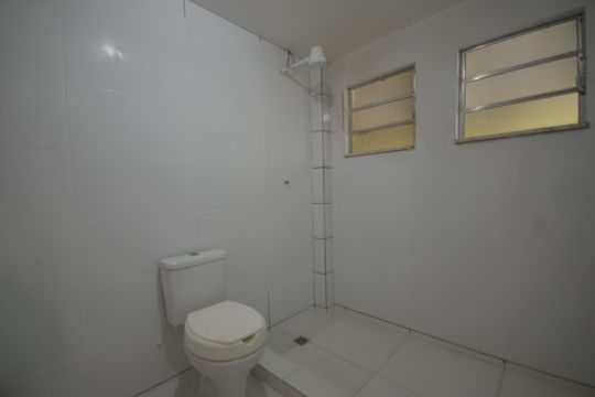 Banheiro de casa para alugar com 2 quartos, 80m² em Osvaldo Cruz, Rio de Janeiro
