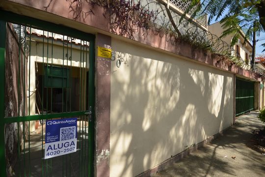 Fachada de casa para alugar com 2 quartos, 80m² em Osvaldo Cruz, Rio de Janeiro