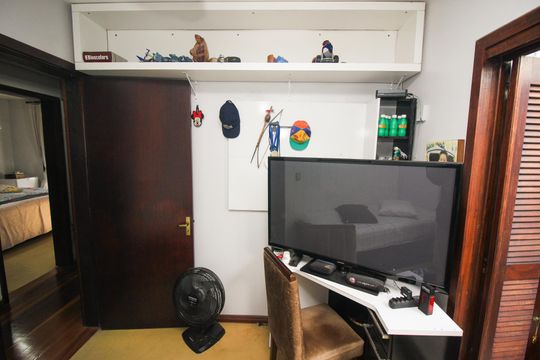 Quarto 2 de casa à venda com 4 quartos, 292m² em Cavalhada, Porto Alegre