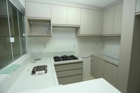 Cozinha de apartamento à venda com 1 quarto, 47m² em Qnm 10, Brasília