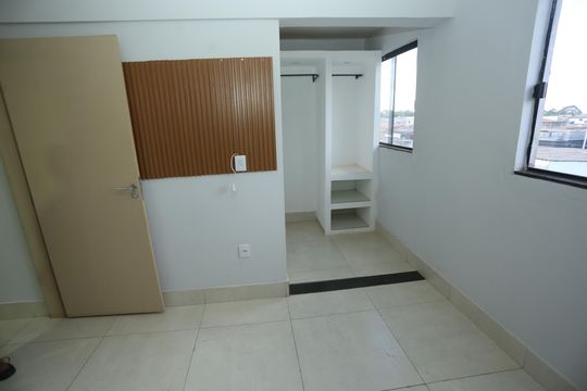 Quarto de apartamento à venda com 1 quarto, 47m² em Qnm 10, Brasília