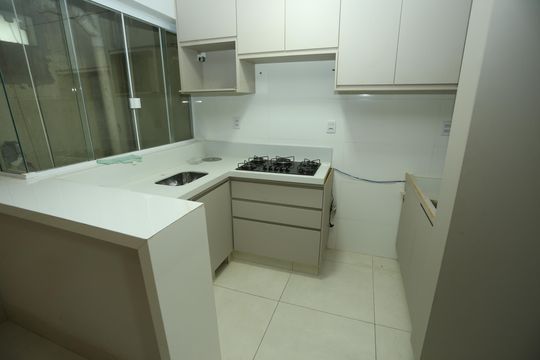 Cozinha de apartamento à venda com 1 quarto, 47m² em Qnm 10, Brasília