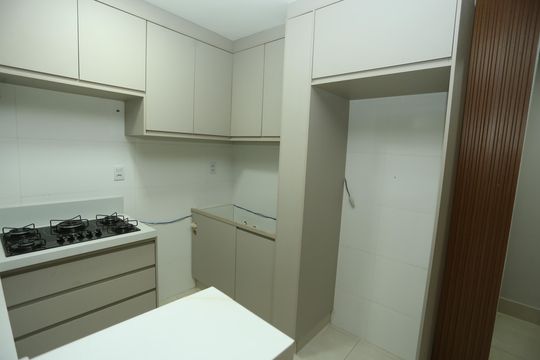 Cozinha de apartamento à venda com 1 quarto, 47m² em Qnm 10, Brasília
