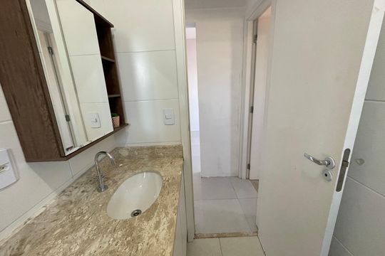 Banheiro de apartamento para alugar com 2 quartos, 57m² em Granja Viana, Cotia