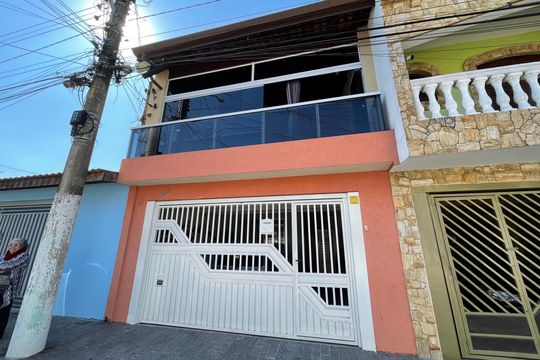 Fachada de casa à venda com 3 quartos, 218m² em Vila Silvia, São Paulo