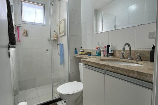 Banheiro de apartamento à venda com 2 quartos, 45m² em Jardim Utinga, Santo André