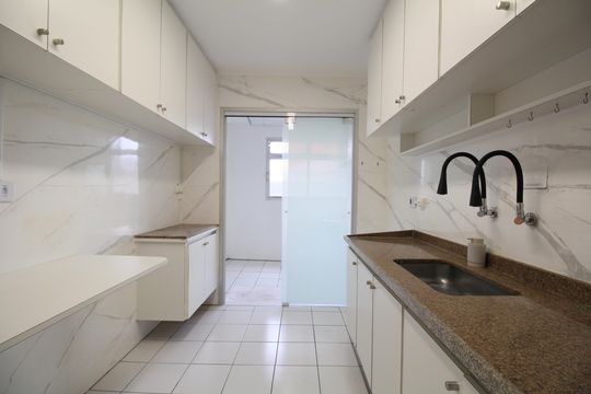 Cozinha  de apartamento para alugar com 3 quartos, 80m² em Vila Progredior, São Paulo