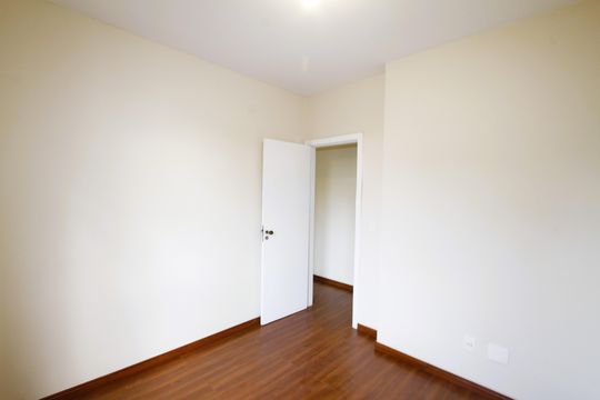 Quarto 1 de apartamento para alugar com 3 quartos, 120m² em Buritis, Belo Horizonte