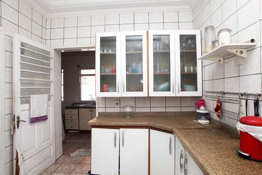 Cozinha de apartamento à venda com 4 quartos, 105m² em São João, Porto Alegre