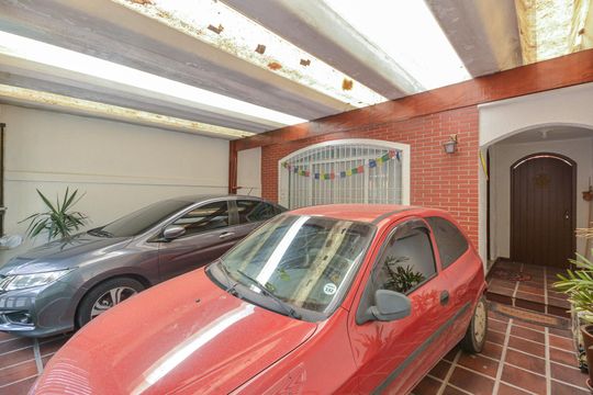 Garagem de casa para alugar com 3 quartos, 120m² em Vila Marari, São Paulo