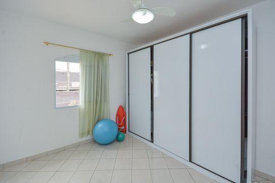 Quarto 3 de casa para alugar com 3 quartos, 120m² em Vila Marari, São Paulo