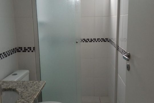 Banheiro de apartamento para alugar com 2 quartos, 53m² em Santa Terezinha, São Bernardo do Campo
