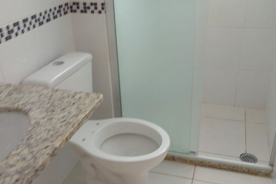 Banheiro de apartamento para alugar com 2 quartos, 53m² em Santa Terezinha, São Bernardo do Campo