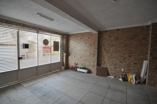 Garagem de casa à venda com 3 quartos, 135m² em Parque Vitoria, São Paulo