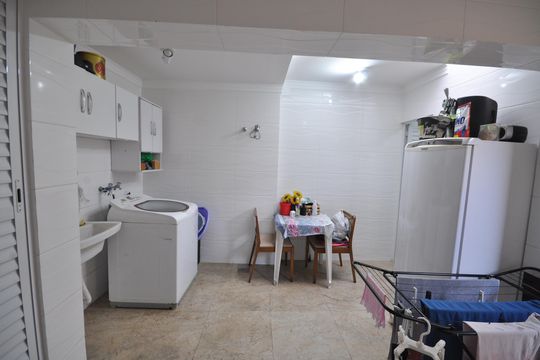 Área de serviço de casa à venda com 3 quartos, 135m² em Parque Vitoria, São Paulo