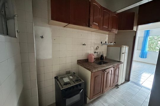 Cozinha de apartamento para alugar com 1 quarto, 34m² em Centro, São Vicente