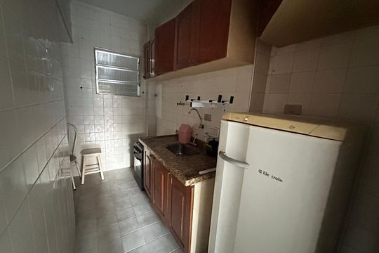 Cozinha de apartamento para alugar com 1 quarto, 34m² em Centro, São Vicente