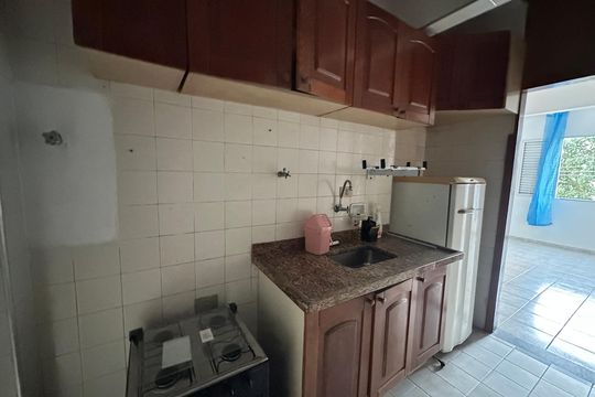 Cozinha de apartamento para alugar com 1 quarto, 34m² em Centro, São Vicente
