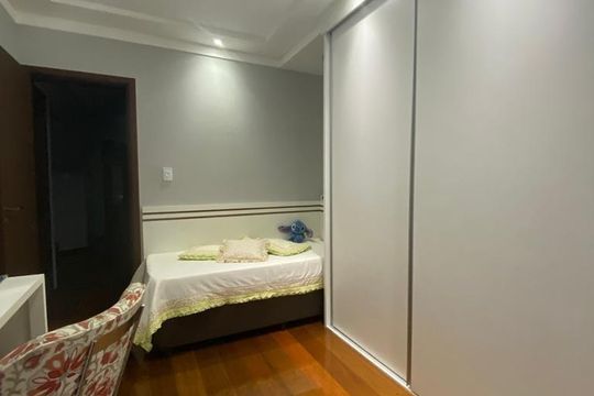 Casa à venda com 3 quartos, 272m² em Jardim do Mar, São Bernardo do Campo