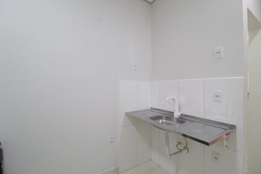 Cozinha de kitnet/studio para alugar com 1 quarto, 20m² em Martins, Uberlândia