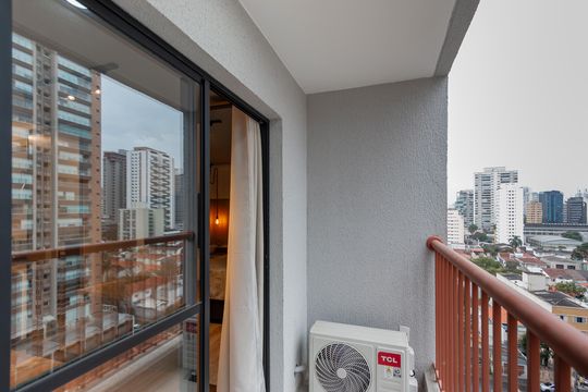 Varanda de kitnet/studio à venda com 1 quarto, 25m² em Jardim das Acacias, São Paulo