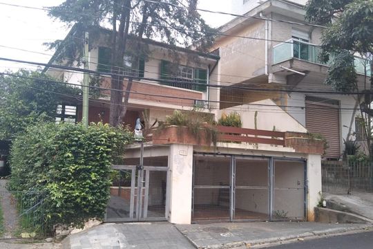 Fachada de casa à venda com 4 quartos, 242m² em Jardim São Paulo, São Paulo