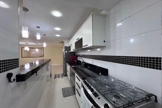 Cozinha e Área de Serviço de apartamento para alugar com 3 quartos, 143m² em Recreio dos Bandeirantes, Rio de Janeiro