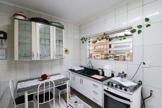 Cozinha de casa à venda com 2 quartos, 127m² em Conjunto Residencial Novo Pacaembu, São Paulo