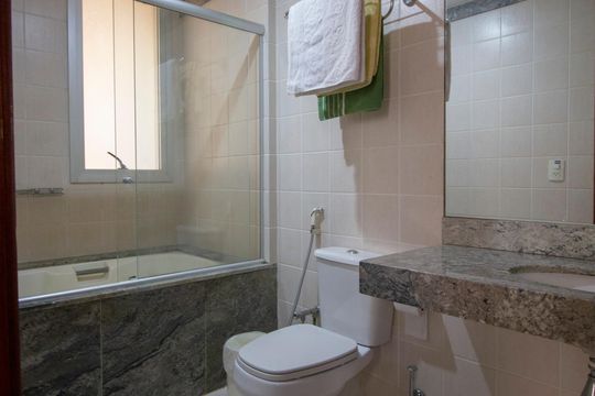 Banheiro de kitnet/studio para alugar com 1 quarto, 34m² em Setor Hoteleiro, Brasília