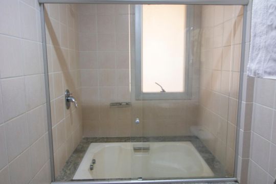 Banheiro de kitnet/studio para alugar com 1 quarto, 34m² em Setor Hoteleiro, Brasília