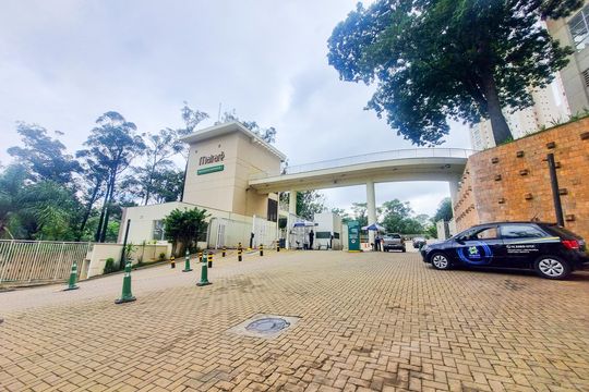 Fachada de apartamento para alugar com 3 quartos, 245m² em Jardim Arpoador, São Paulo