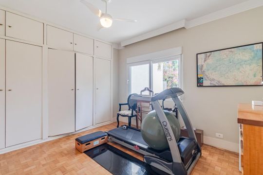 Suíte de casa à venda com 3 quartos, 350m² em Jardim Paulistano, São Paulo