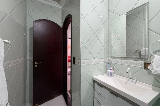Banheiro de casa à venda com 3 quartos, 147m² em Vila Lucinda, Santo André