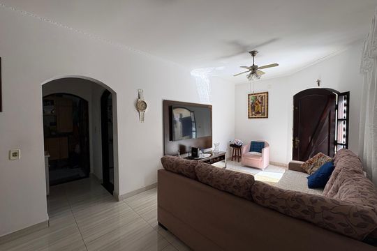 Sala de casa à venda com 3 quartos, 147m² em Vila Lucinda, Santo André
