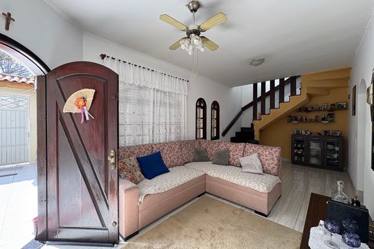 Casa à venda com 3 quartos, 147m² em Vila Lucinda, Santo André
