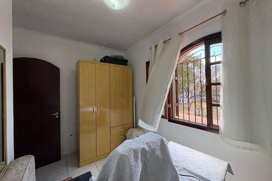 Quarto 2 de casa à venda com 3 quartos, 147m² em Vila Lucinda, Santo André