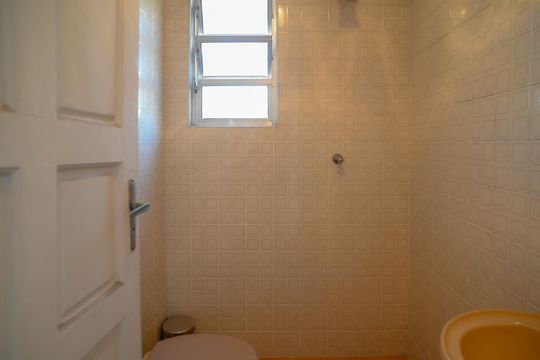 Banheiro de Serviço de casa à venda com 3 quartos, 195m² em Aclimação, São Paulo