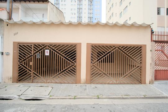 Fachada de casa à venda com 5 quartos, 240m² em Vila Esperança, São Paulo