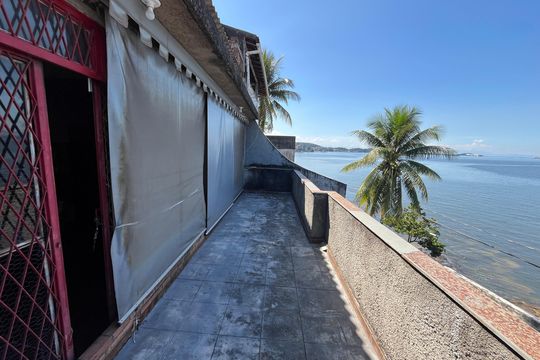 Varanda  de casa à venda com 4 quartos, 600m² em Cocotá, Rio de Janeiro