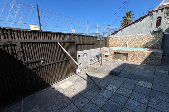 Quintal de casa à venda com 4 quartos, 600m² em Cocotá, Rio de Janeiro