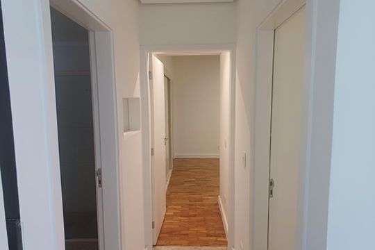 Corredor de apartamento à venda com 2 quartos, 100m² em Jardim Paulista, São Paulo