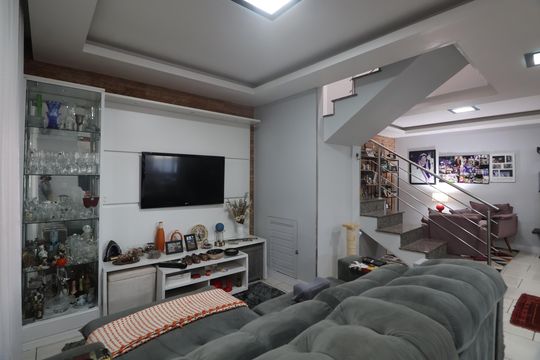 Casa à venda com 4 quartos, 172m² em Harmonia, Canoas