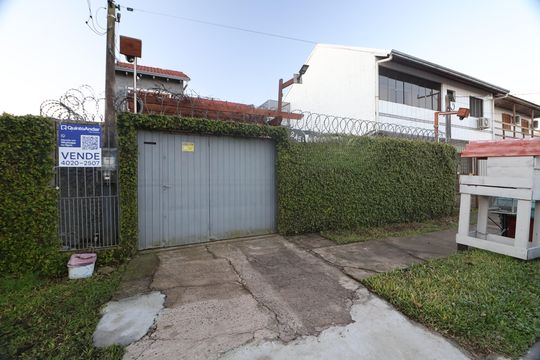 Fachada de casa à venda com 4 quartos, 172m² em Harmonia, Canoas