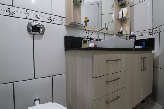Banheiro 2 de casa à venda com 4 quartos, 172m² em Harmonia, Canoas