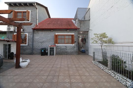 Área Externa de casa à venda com 4 quartos, 172m² em Harmonia, Canoas
