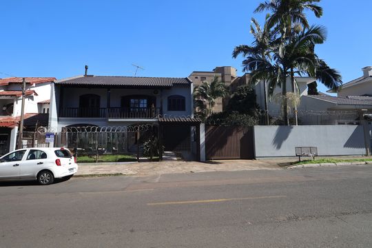 Fachada de casa para alugar com 5 quartos, 600m² em Marechal Rondon, Canoas