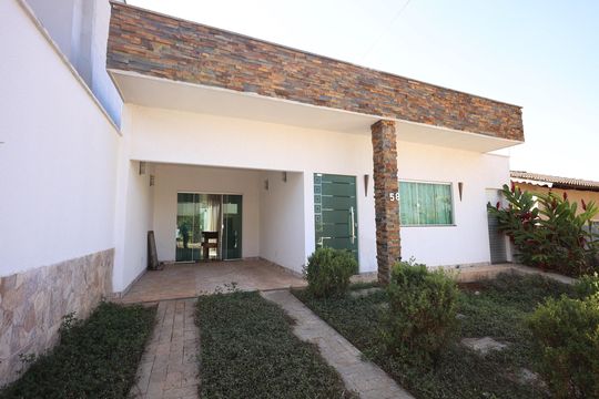 Fachada de casa de condomínio para alugar com 3 quartos, 130m² em Parque Industrial Joao Bras, Goiânia